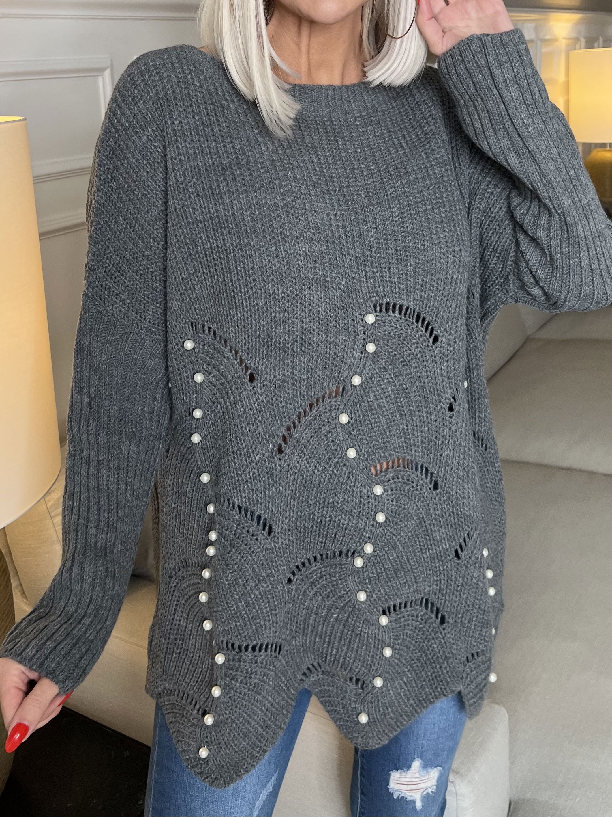 Perle - Vacker stickning med vita pärlor